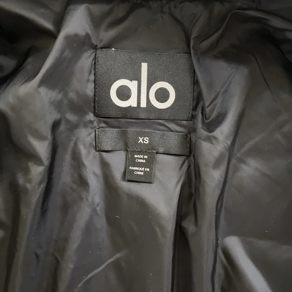 ALO Yoga snowrider puffer jacket - Picture 11 of 15